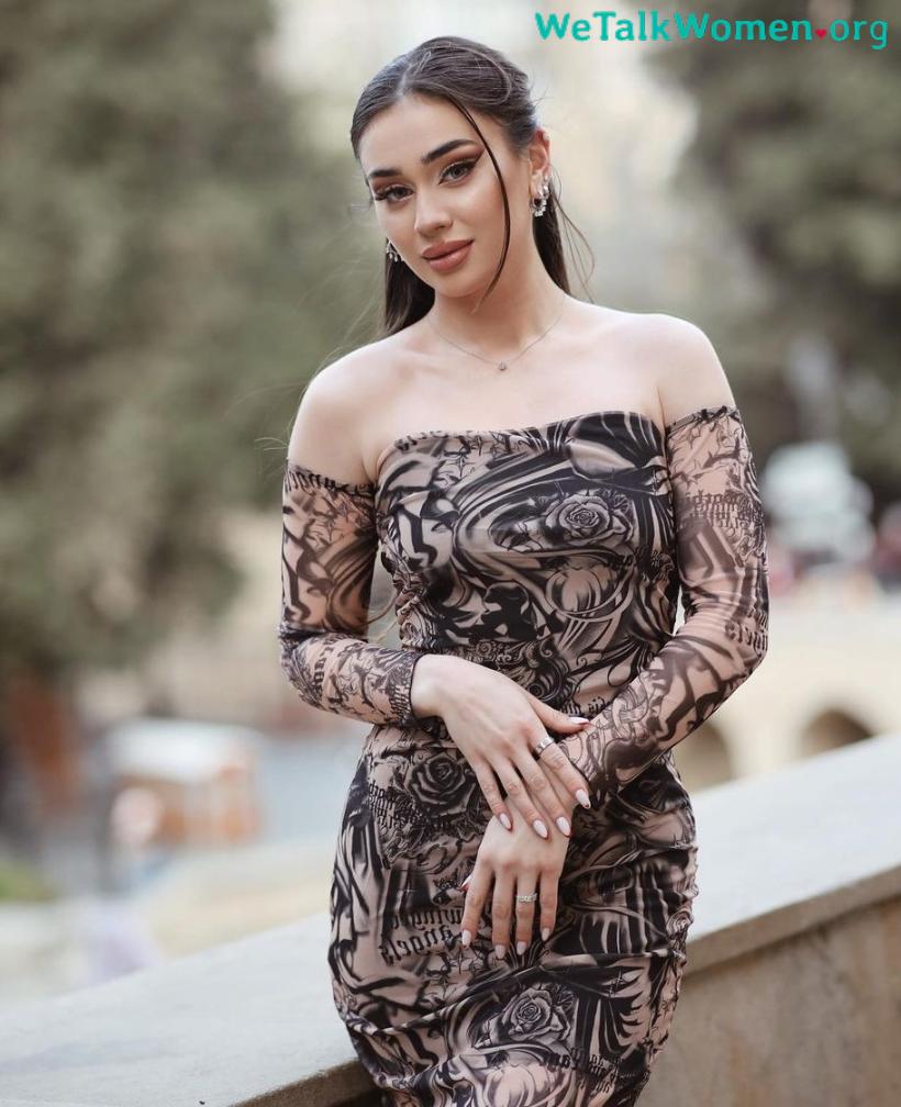 Elegant Azerbaijani women